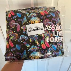 NWT assholes live forever hoodie - 3XL but it will shrink on first wash